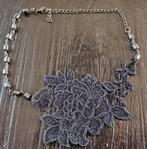 Zwarte choker nekketting van een kanten bloem, Overige materialen, Verstelbaar, Zwart, Ophalen of Verzenden