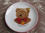 Steiff Bordje uit 1991 - Beer met Rode Strik - 9.5 cm, Verzamelen, Beren en Cherished Teddies, Verzenden, Gebruikt, Overige typen
