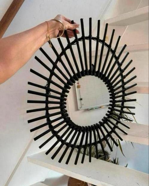 Bamboe spiegel in vorm van een zon - bohemian style, Huis en Inrichting, Woonaccessoires | Spiegels, Zo goed als nieuw, Minder dan 50 cm
