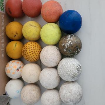 Te koop: 19 Hockey ballen  diverse kleuren beschikbaar voor biedingen
