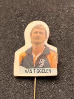 Voetbal / Adri van Tiggelen, Verzamelen, Speldjes, Pins en Buttons, Ophalen of Verzenden, Gebruikt, Sport