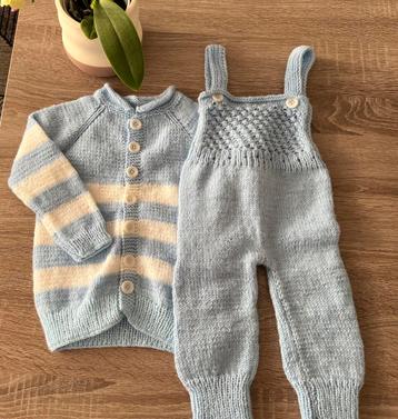 Gebreide baby setje zowel jongetje als een meisje.  beschikbaar voor biedingen