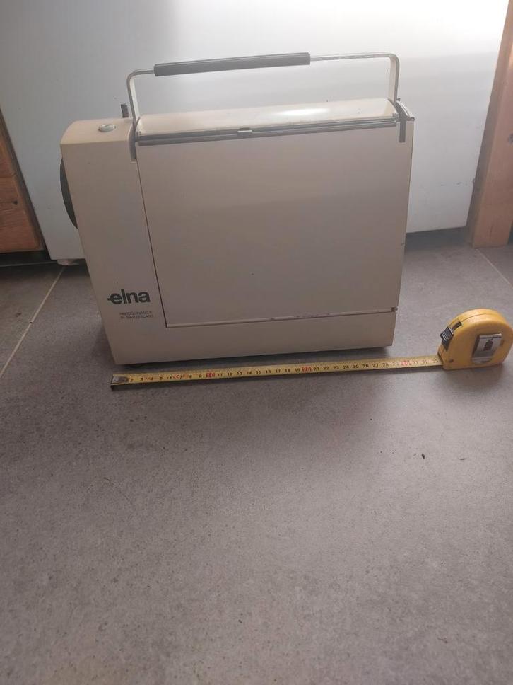 swiss made  Elna lotus sp handige mobiele naaimachine, Hobby en Vrije tijd, Naaimachines en Toebehoren, Gebruikt, Naaimachine