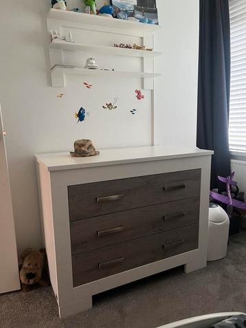 Complete babykamer  beschikbaar voor biedingen