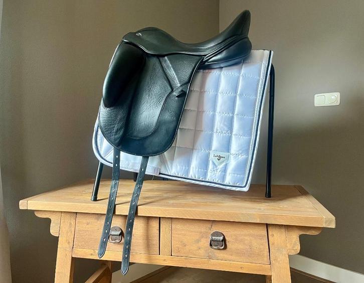 Fairfax Gareth 17,5 inch dressuurzadel Monoblad, Dieren en Toebehoren, Paarden en Pony's | Zadels, Gebruikt, Dressuur, Ophalen