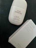 Kylie Cosmetics skin tint 2C, Ophalen of Verzenden, Zo goed als nieuw, Camouflage
