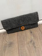 Clutch vilt, Ophalen of Verzenden, Zo goed als nieuw, Grijs, Overige merken