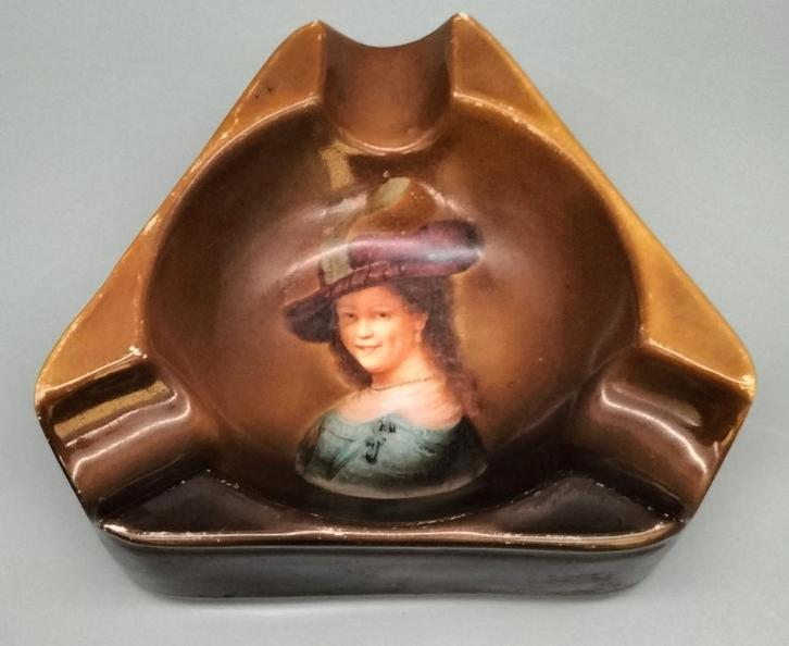 Antieke asbak van porselein- Carl Tiesch - Altwasser., Verzamelen, Rookartikelen, Aanstekers en Luciferdoosjes, Gebruikt, Asbak