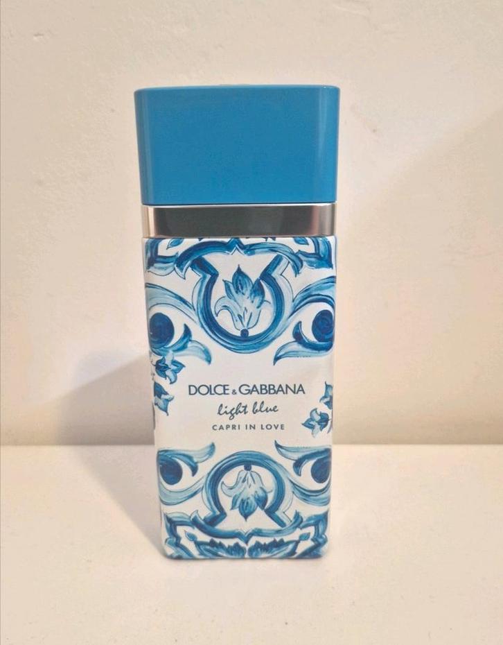 DOLCE & GABBANA - Light Blue 𝐂𝐚𝐩𝐫𝐢 in 𝐋𝐨𝐯𝐞 - NIEUW!, Sieraden, Tassen en Uiterlijk, Uiterlijk | Parfum, Nieuw, Verzenden