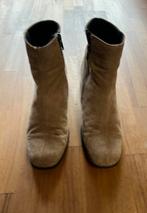 Mooie suede laarsjes maat 37, Ophalen of Verzenden, Gedragen, Beige