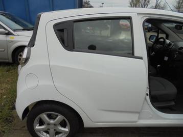 Portier 4Deurs rechts-achter van een Chevrolet Spark (GAZ) beschikbaar voor biedingen