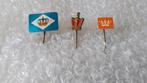 3 verschillende speldjes kroontjes, Verzamelen, Speldjes, Pins en Buttons, Ophalen of Verzenden, Zo goed als nieuw
