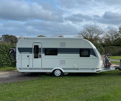 Hobby 490 KMF de luxe 2021 full options mover airco luifel, Caravans en Kamperen, Caravans, Particulier, tot en met 5, 1250 - 1500 kg