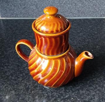 Vintage Porseleinen theepot jaren 70 oker bruin beschikbaar voor biedingen