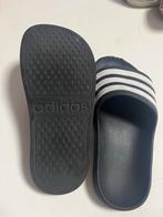 Adidas slippers maat 31 - Gedragen, Ophalen of Verzenden, Gedragen, Zwart, Slippers
