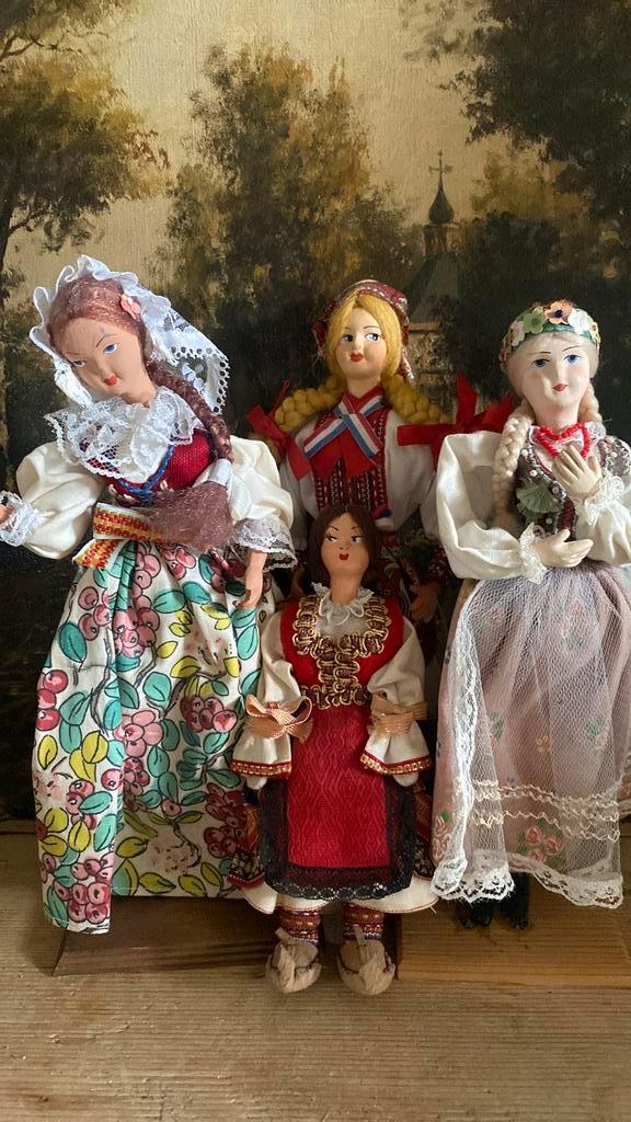 Klederdrachtpoppen, Verzamelen, Poppen, Zo goed als nieuw, Pop, Ophalen of Verzenden