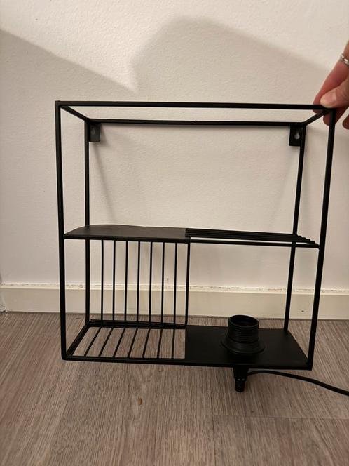 Wandrekje met lamp. €3, Huis en Inrichting, Woonaccessoires | Wandplanken en Boekenplanken, Zo goed als nieuw, Ophalen