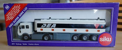 Siku 3511 Mercedes SK TOPAS tankwagen DEA, Hobby en Vrije tijd, Modelauto's | 1:50, Zo goed als nieuw, Bus of Vrachtwagen, SIKU