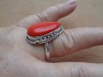 zilveren ring met mooie koraal rode steen [964], Sieraden, Tassen en Uiterlijk, Ringen, 18 tot 19, Verzenden, Zo goed als nieuw