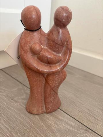 Sculptuur ouders / kind zeepsteen / speksteen beschikbaar voor biedingen