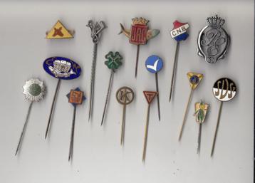 Informatie Gezocht Wie herkent deze speldjes ? A beschikbaar voor biedingen