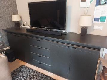 Zwart retro dressoir (243x53 cm, 90 cm hoog) excl. TV beschikbaar voor biedingen