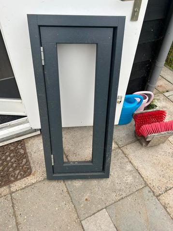Nieuw Hard houten kozijn met tripple Glas beschikbaar voor biedingen