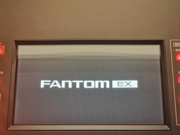 Roland Fantom 8 EX met nieuwe flightcase, Muziek en Instrumenten, Synthesizers, Zo goed als nieuw, 88 toetsen, Roland, Met koffer of flightcase