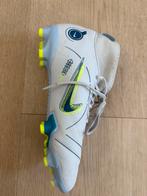 Nike voetbalschoenen maat 34, Sport en Fitness, Maat XS of kleiner, Ophalen, Gebruikt, Schoenen