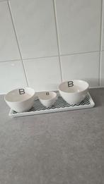Plankje met schaaltjes, Huis en Inrichting, Keuken | Servies, Ophalen of Verzenden, Zo goed als nieuw, Overige stijlen, Schaal of Schalen
