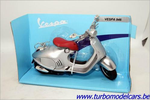Vespa 946 Zilverkleurig 1/12 New Ray, Hobby en Vrije tijd, Modelauto's | 1:5 tot 1:12, Nieuw, Motor, 1:9 t/m 1:12, Ophalen of Verzenden