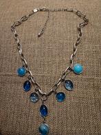 Zilverkleurige ketting met blauwe bedels, Sieraden, Tassen en Uiterlijk, Kettingen, Overige materialen, Blauw, Gebruikt, Ophalen of Verzenden