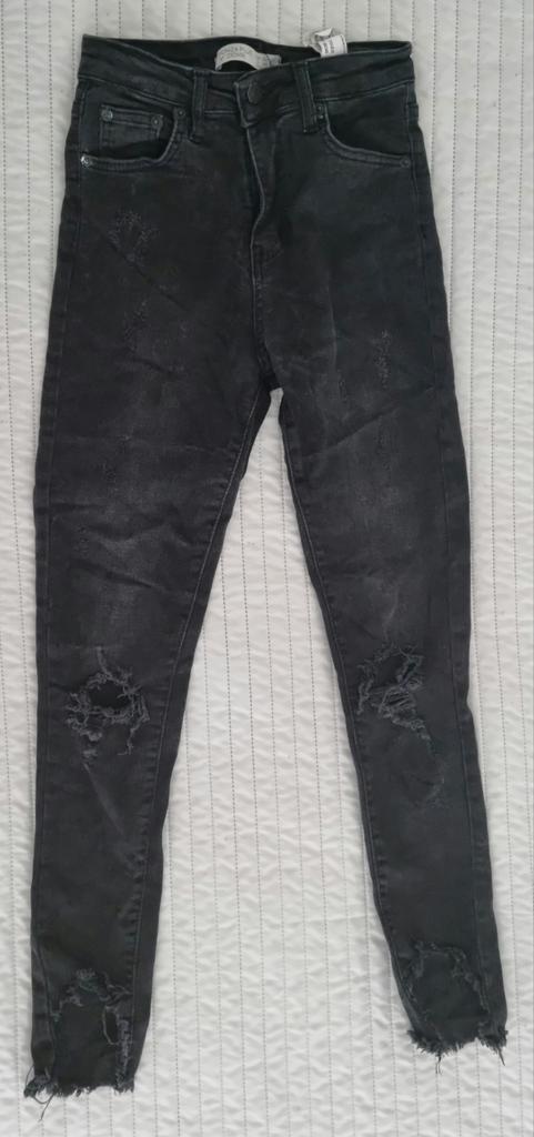 Zwarte spijkerbroek maat 36 s met scheurtjes broeken jeans, Kleding | Dames, Spijkerbroeken en Jeans, Zo goed als nieuw, W28 - W29 (confectie 36)