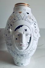 Vaas met gezichten - 50cm hoog, Ophalen, 50 tot 75 cm, Wit, Aardewerk of Porselein