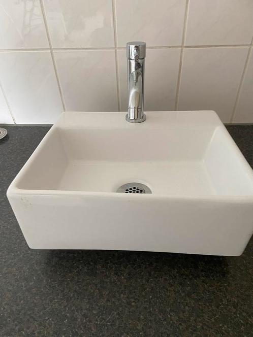 Fonteintje voor toilet met kraan, Doe-het-zelf en Verbouw, Sanitair, Zo goed als nieuw, Toilet, Koper, Ophalen of Verzenden