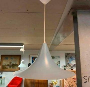 Lamp vintage Deense heksenhoed hanglamp uit jaren 60. beschikbaar voor biedingen