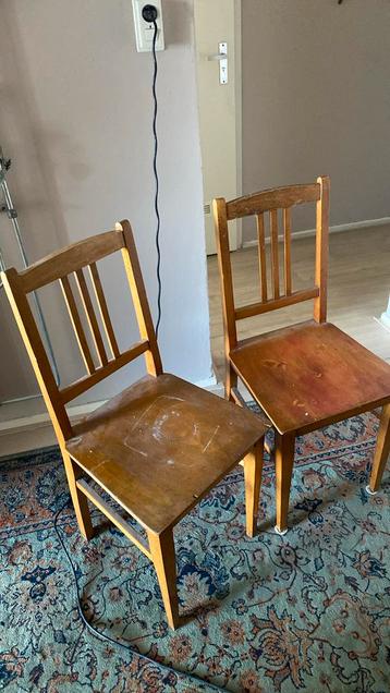 Twee stoelen jaren 30 opknappertjes beschikbaar voor biedingen