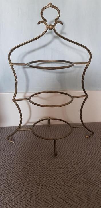 Etagère beschikbaar voor biedingen
