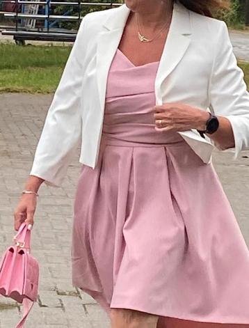 Roze gevoerde maat 4XL volgens het label maar valt als XL. beschikbaar voor biedingen