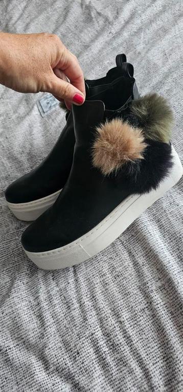 Schoenen beschikbaar voor biedingen