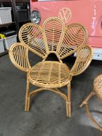 Rotan stoel / fauteuil met bijpassend tafeltje, Huis en Inrichting, Ophalen, Bruin, Riet of Rotan, Zo goed als nieuw