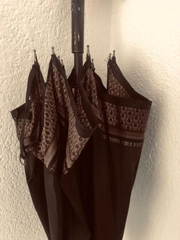 Antieke Paraplu  beschikbaar voor biedingen