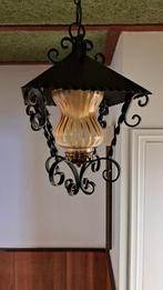 Hanglamp lamp lantaarn gietijzer antiek zwart geel glas kap, Ophalen, Gebruikt, Glas