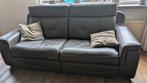 Mooie bruin leren bank met elektrische voetsteunen, Huis en Inrichting, Banken | Bankstellen, Ophalen of Verzenden, Zo goed als nieuw