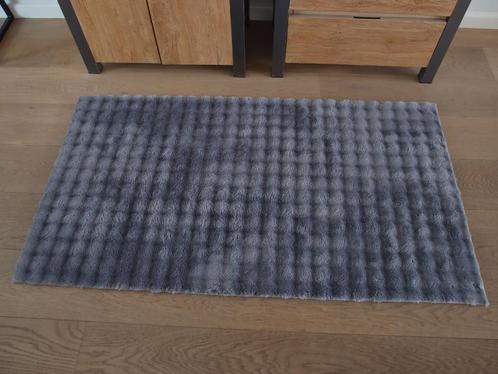 Nieuw ongebruikt trendy tapijt 83 x 149 cm, Huis en Inrichting, Stoffering | Tapijten en Kleden, Nieuw, 50 tot 100 cm, 100 tot 150 cm