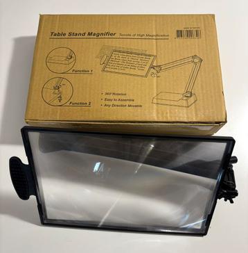 Loep, tafel model beschikbaar voor biedingen