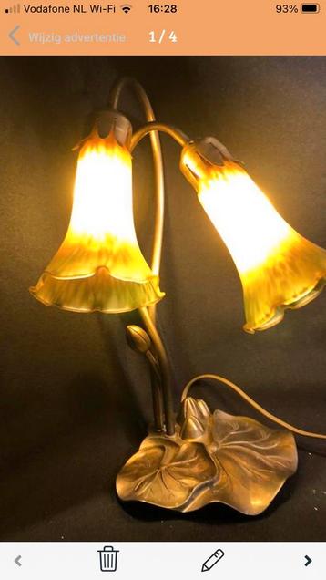 Antieke Art Deco Tafellamp Lelie Lampenkappen beschikbaar voor biedingen