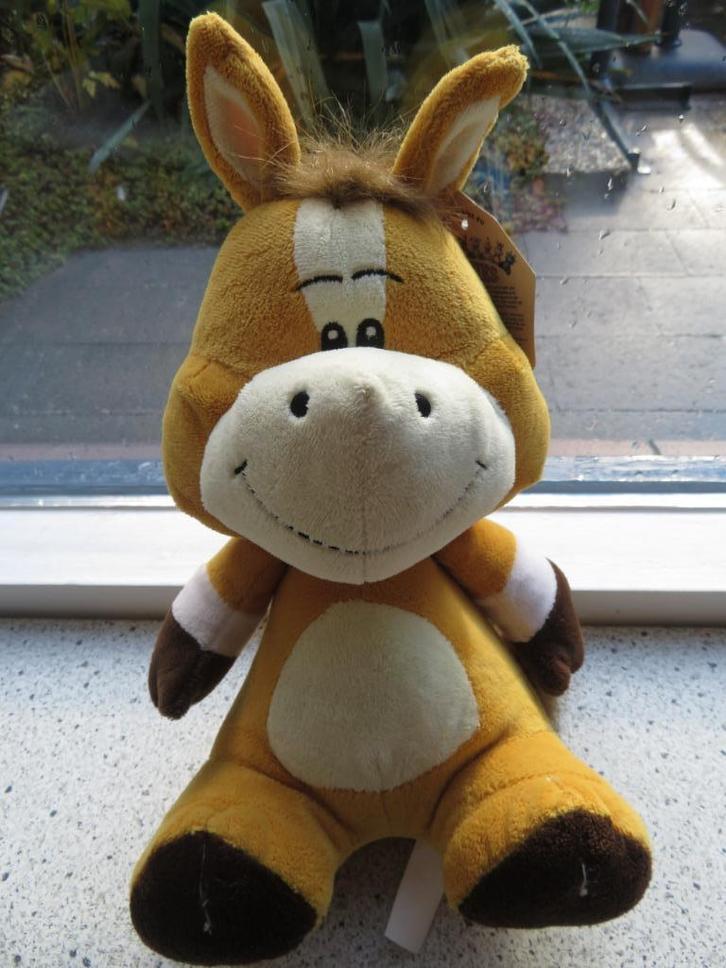 Paard Lucky merk Farmies by Plush Villege kan hinniken, Kinderen en Baby's, Speelgoed | Knuffels en Pluche, Zo goed als nieuw