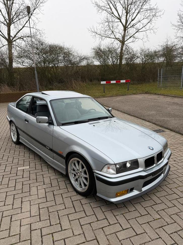 Bmw E36 320i Coupe M-Pakket roestvrij!!, Auto's, BMW, Particulier, 3-Serie, Benzine, Coupé, Handgeschakeld, Zilver of Grijs, Grijs