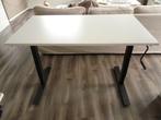 Bureau model TROTTEN van IKEA. Hoogte verstelbaar., Ophalen, In hoogte verstelbaar, Zo goed als nieuw, Bureau